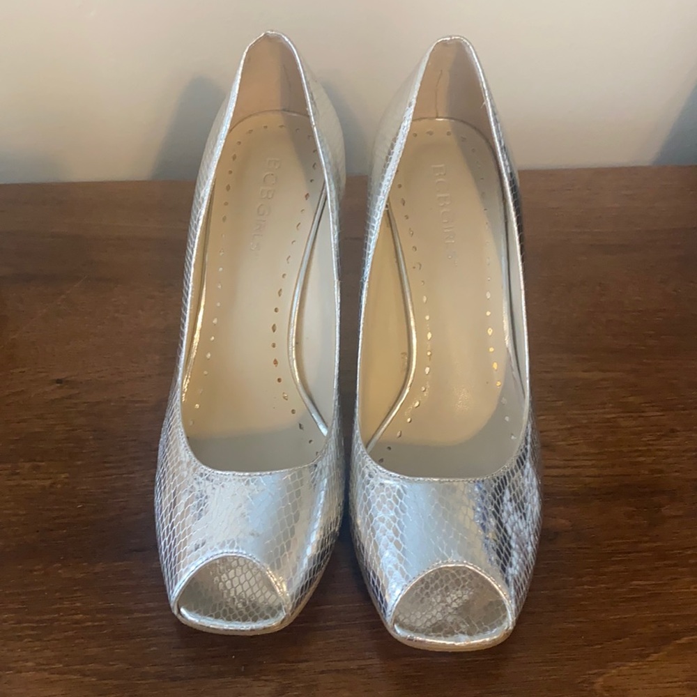 BCBGirls silver snake skin peep toe, size 7.5.